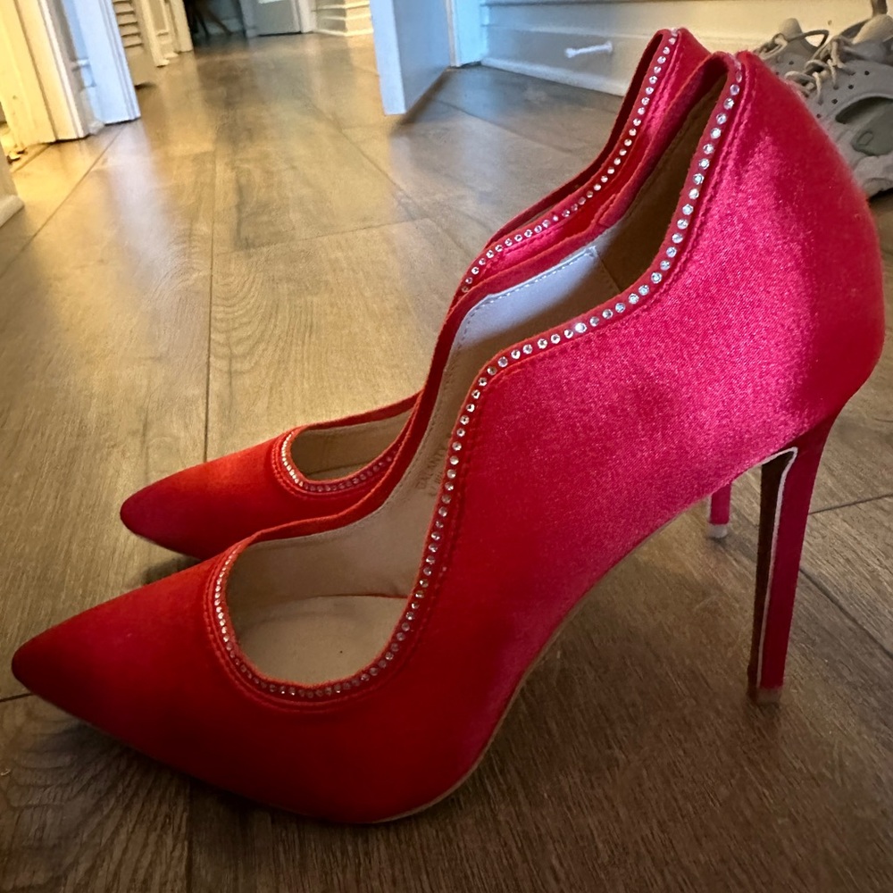 Red stiletto pumps